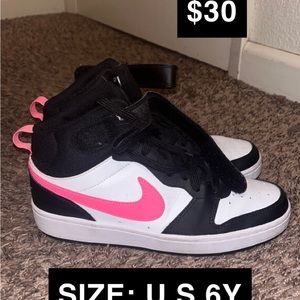 Kids Nike Sneakers (lightly worn)